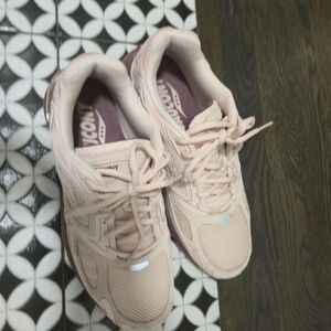 Saucony Women's Pink Athletic Shoes